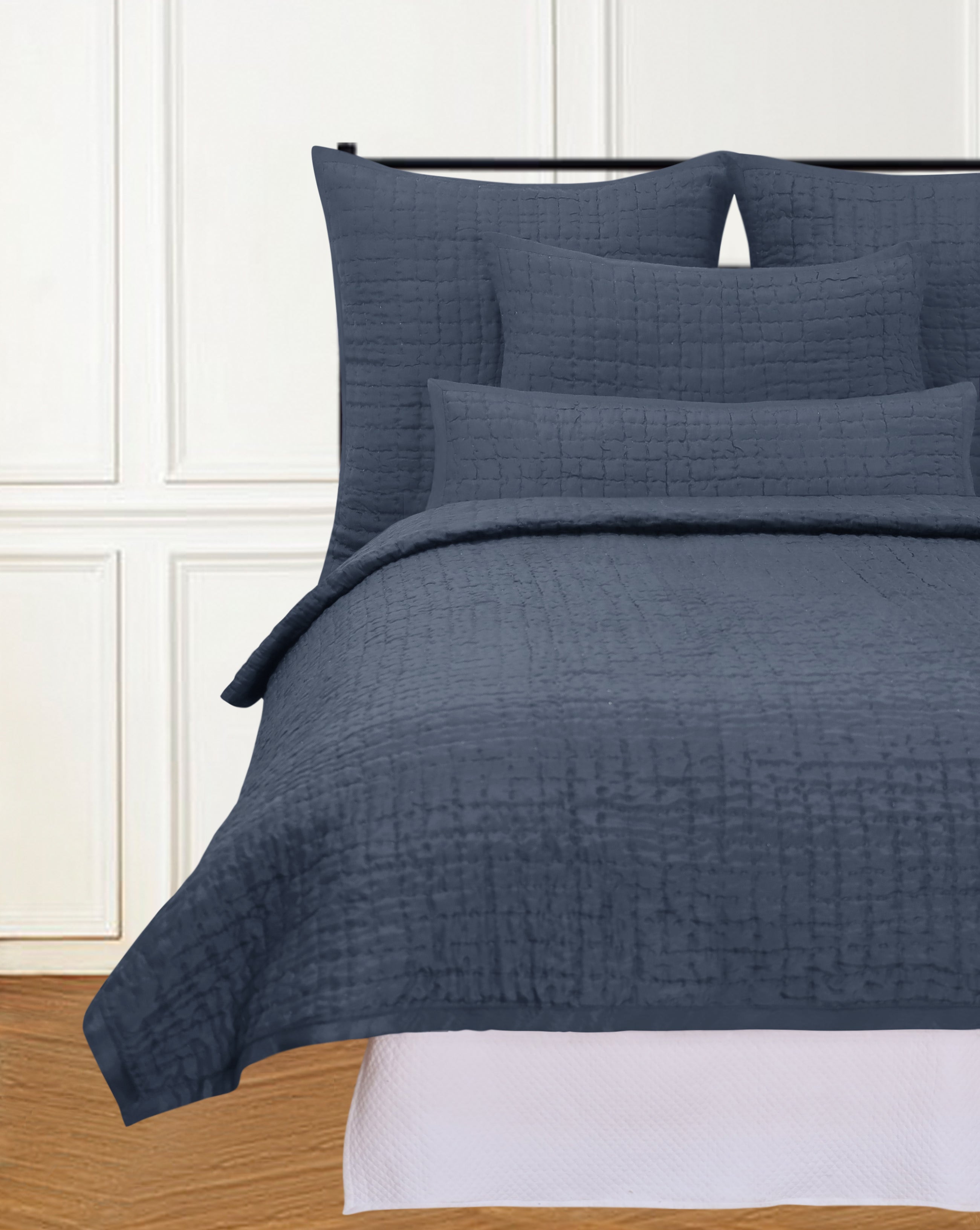 SYDNEY QUEEN QUILT INDIGO