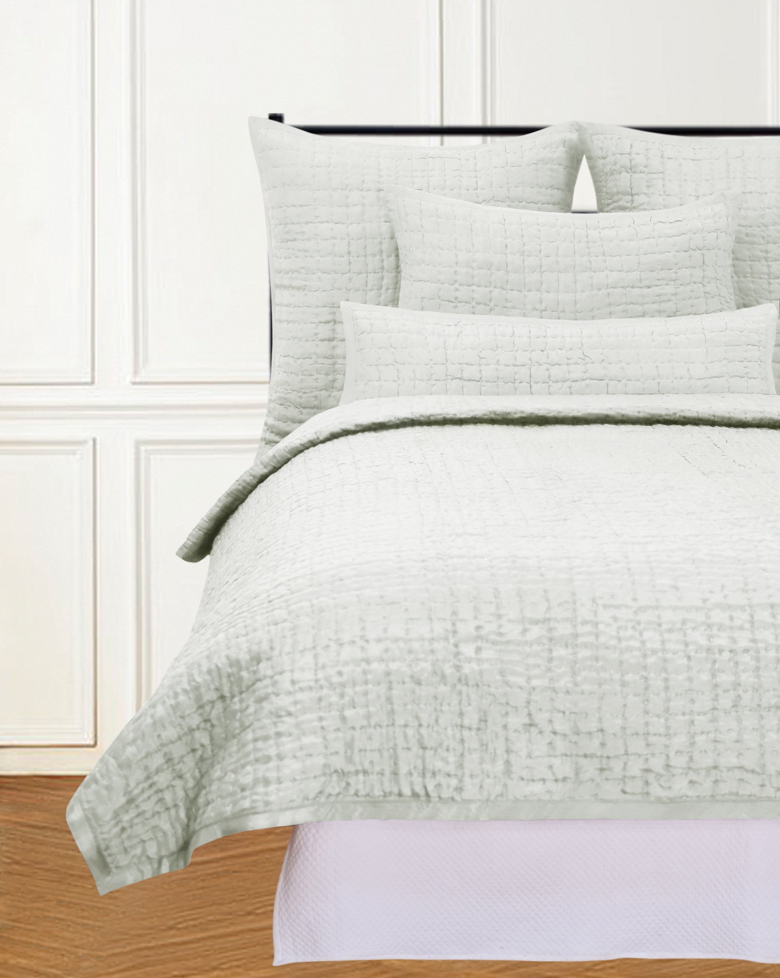 SYDNEY QUEEN QUILT SOFT SILVER