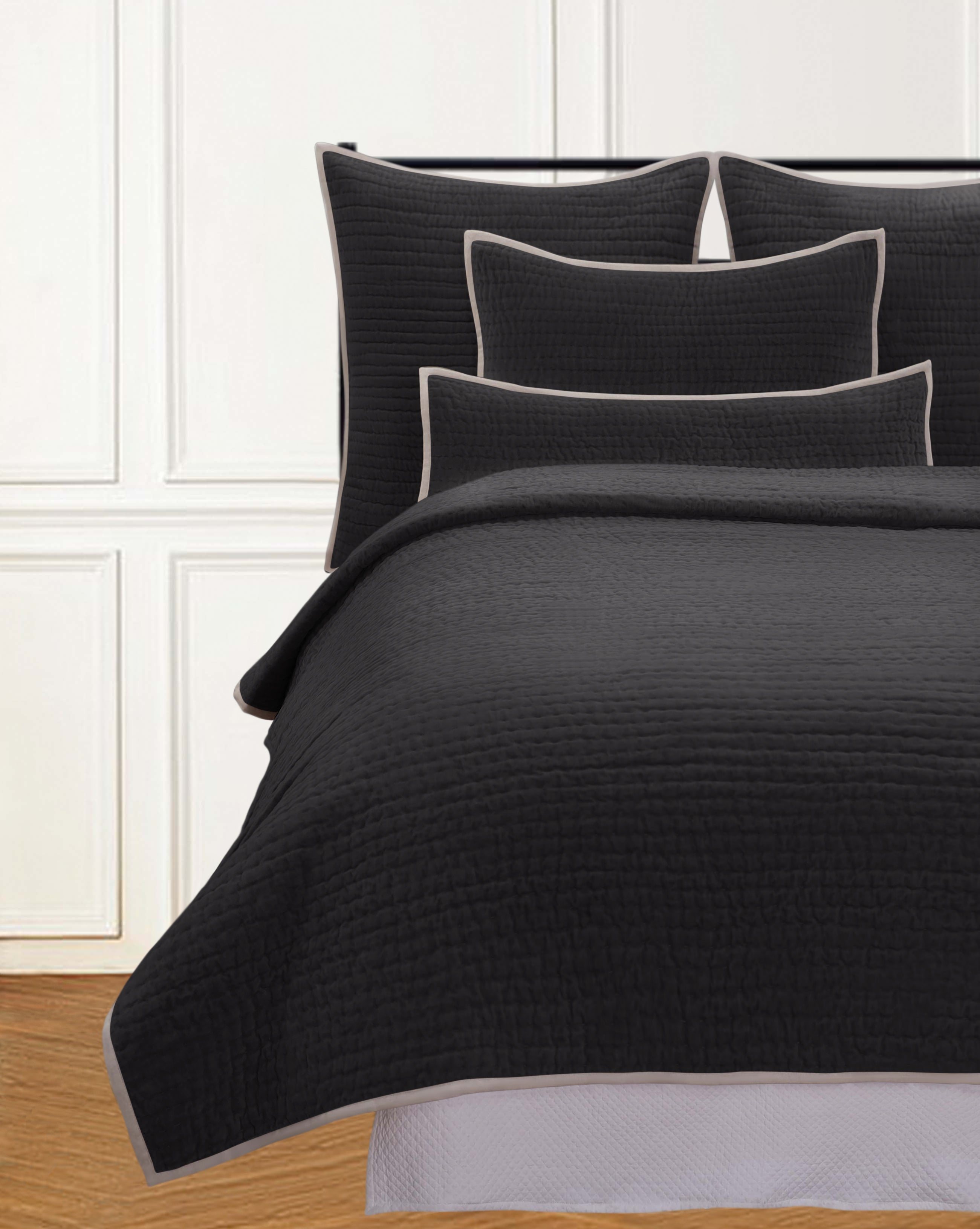 TAYLOR KING QUILT BLACK